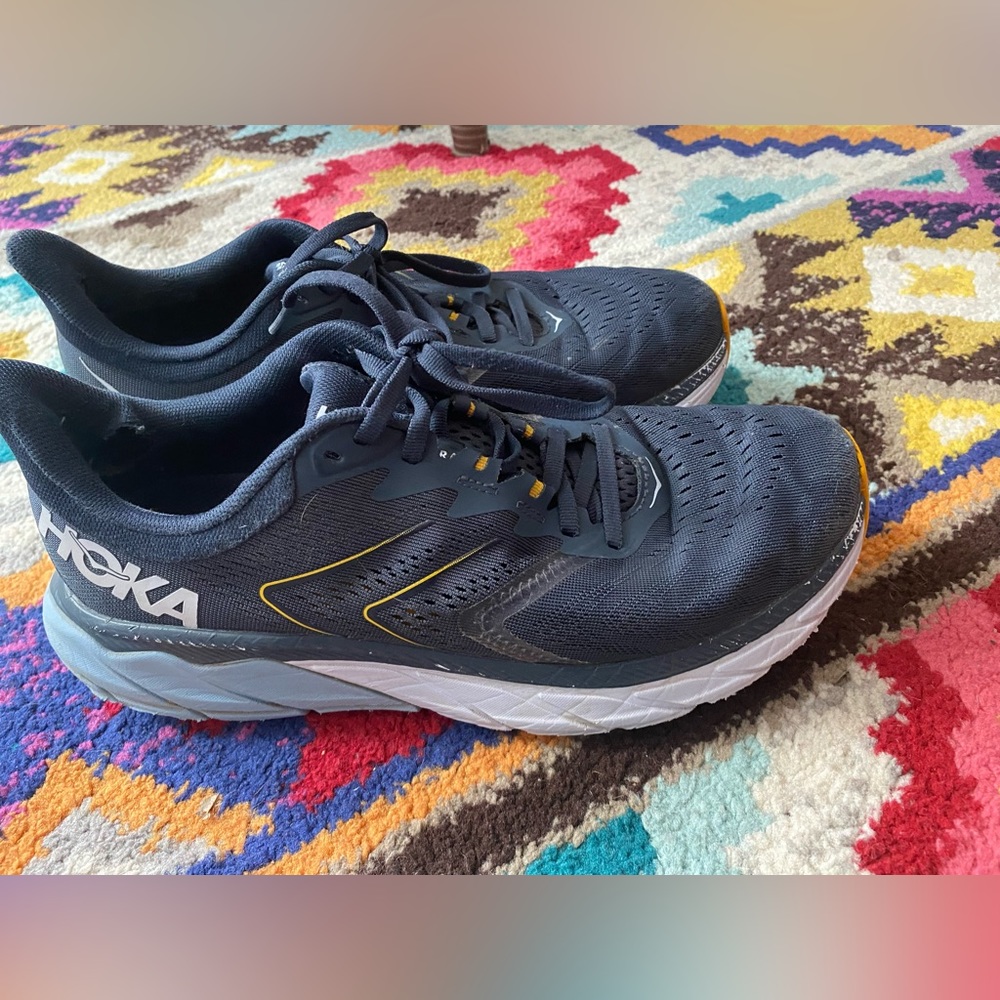 HOKA | ARAHI 5 | MEN'S SIZE 9D - AS-IS